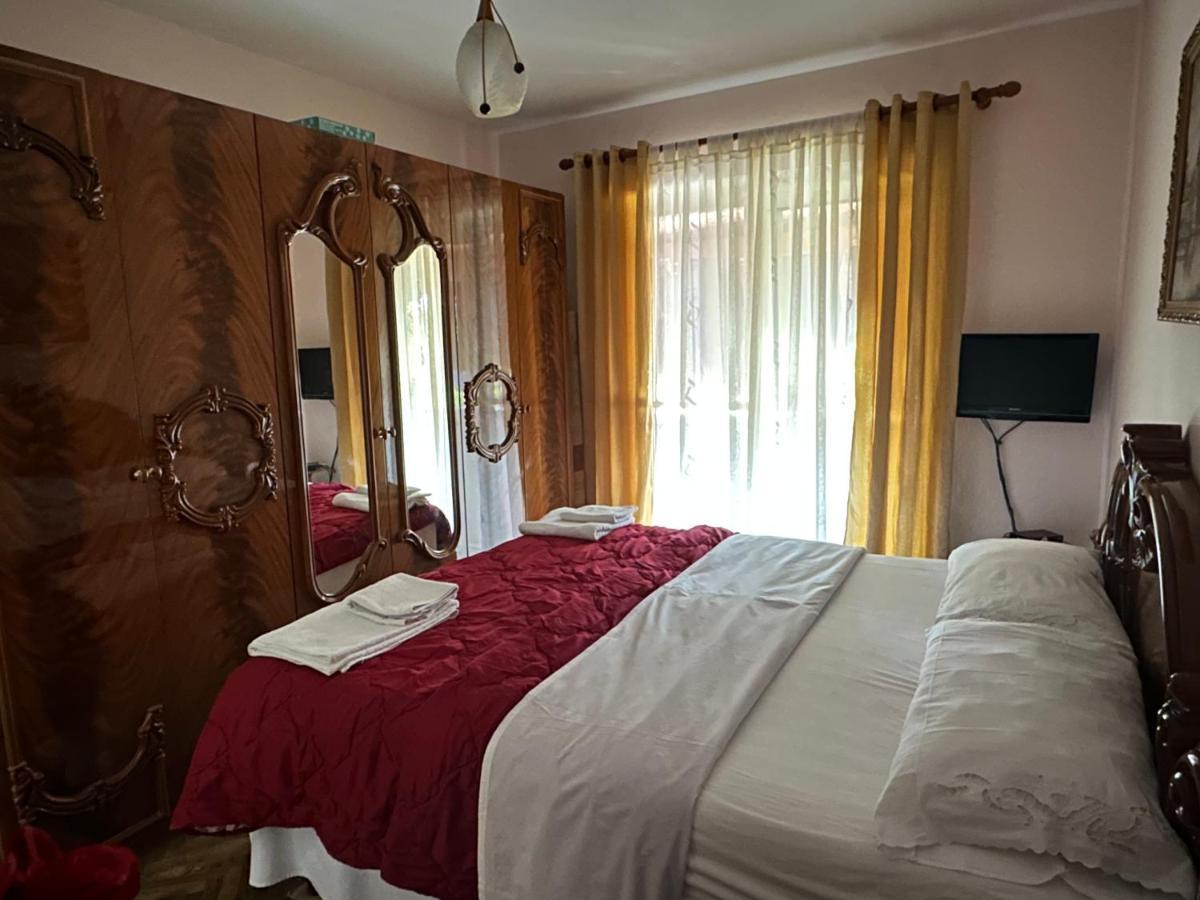 Hoxha House Hotel Krujë Eksteriør billede